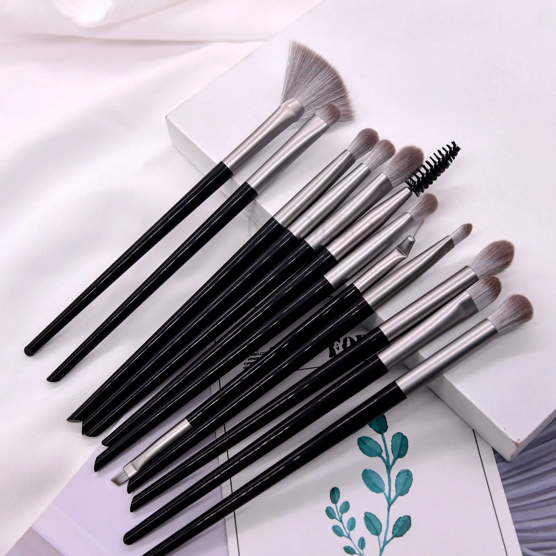 12 Makeup Brushes Set Beauty Tools