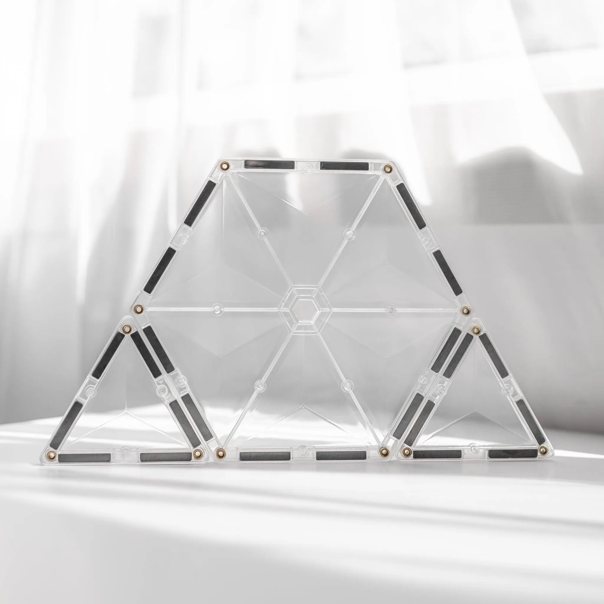 Connetix Tiles Clear Bundle 34 Piece   Base Plate 2 Piece 3yrs 