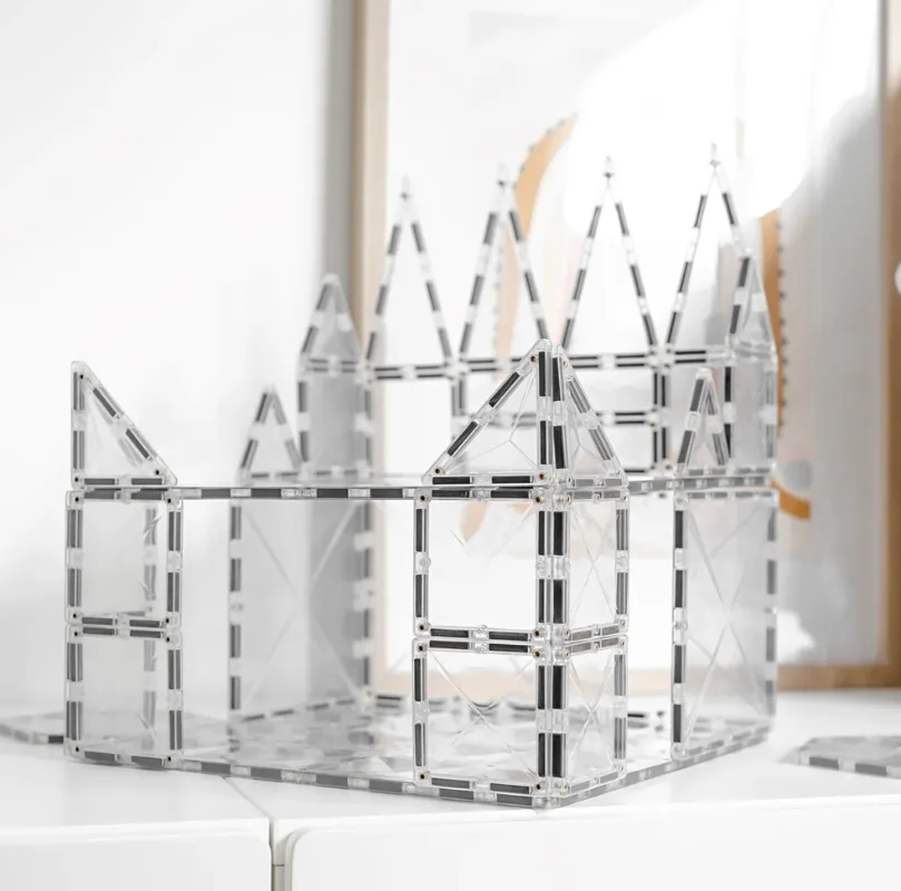 Connetix Tiles Clear Bundle 34 Piece   Base Plate 2 Piece 3yrs 