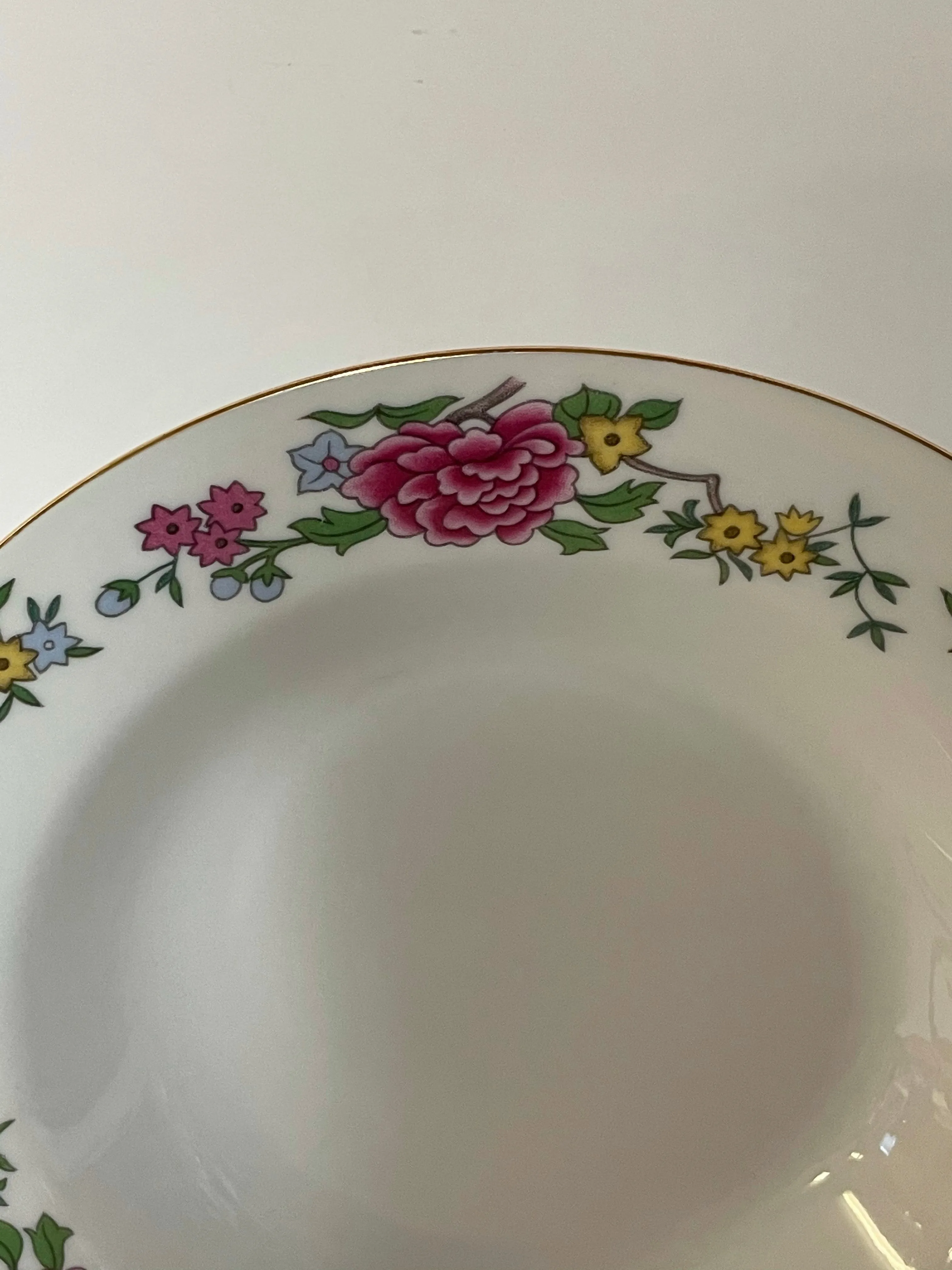 (v) € Vintage Set/4 8” Salad/Soup/Serving Bowls White & Bright Floral Design